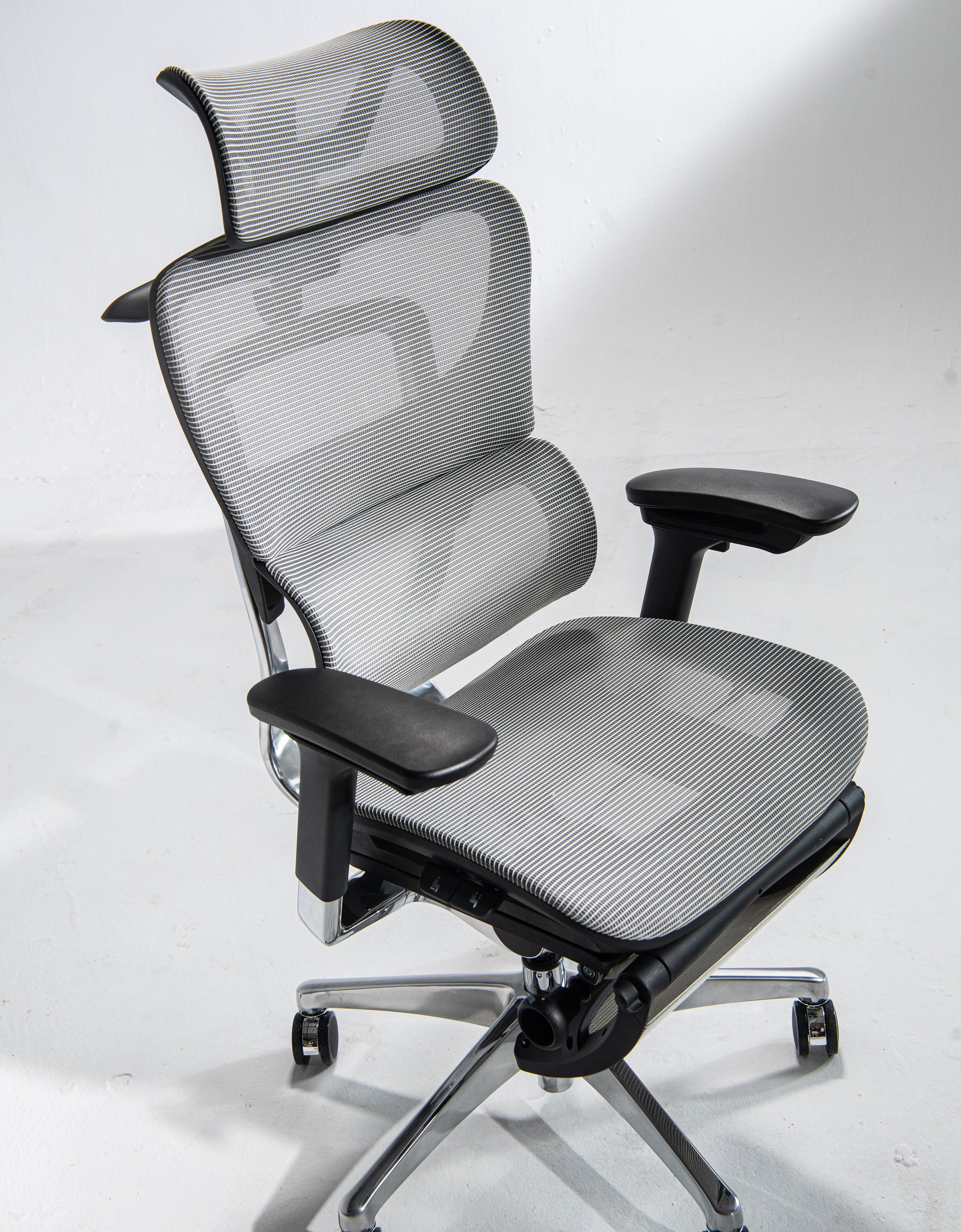 他社アプリ査定にも出品予定です【大人気！】COFO Chair Premium【即完のホワイト】